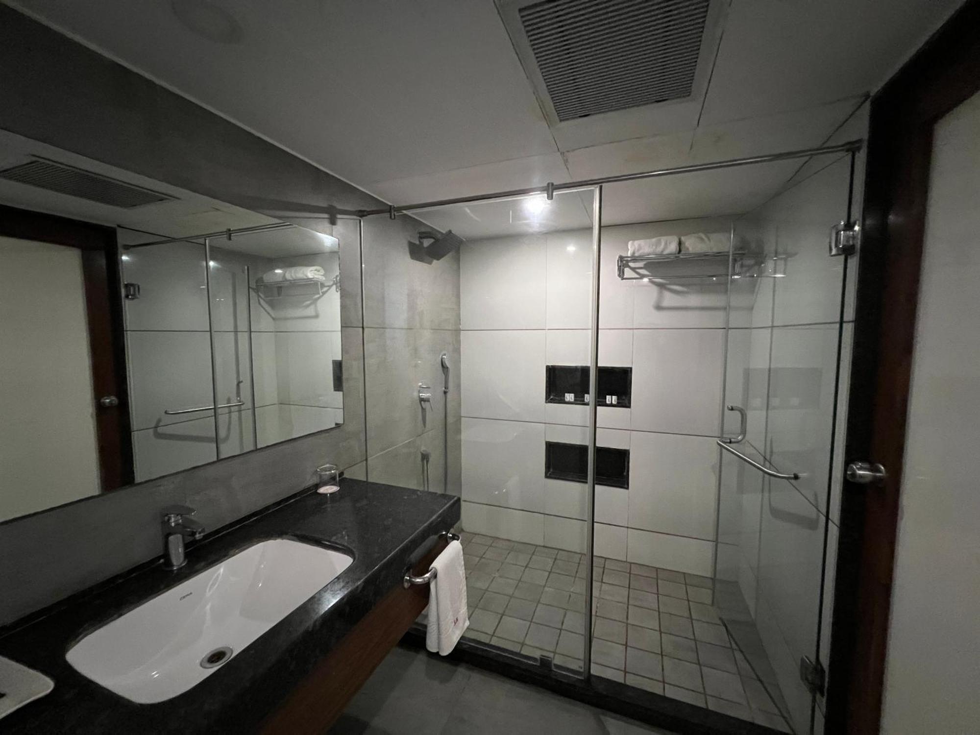 วิทส์ ชาลิมาร์ โฮเต็ล Hotel Ankleshwar ภายนอก รูปภาพ