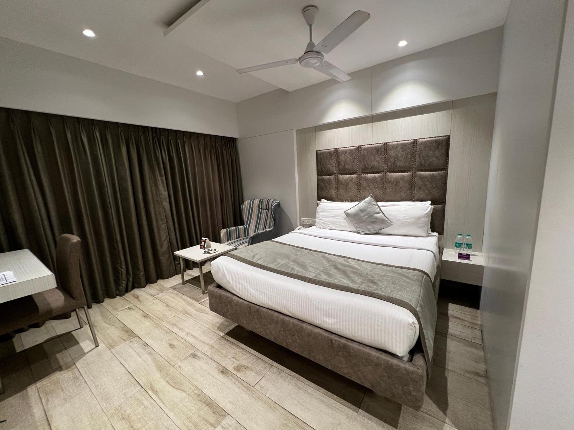 วิทส์ ชาลิมาร์ โฮเต็ล Hotel Ankleshwar ภายนอก รูปภาพ