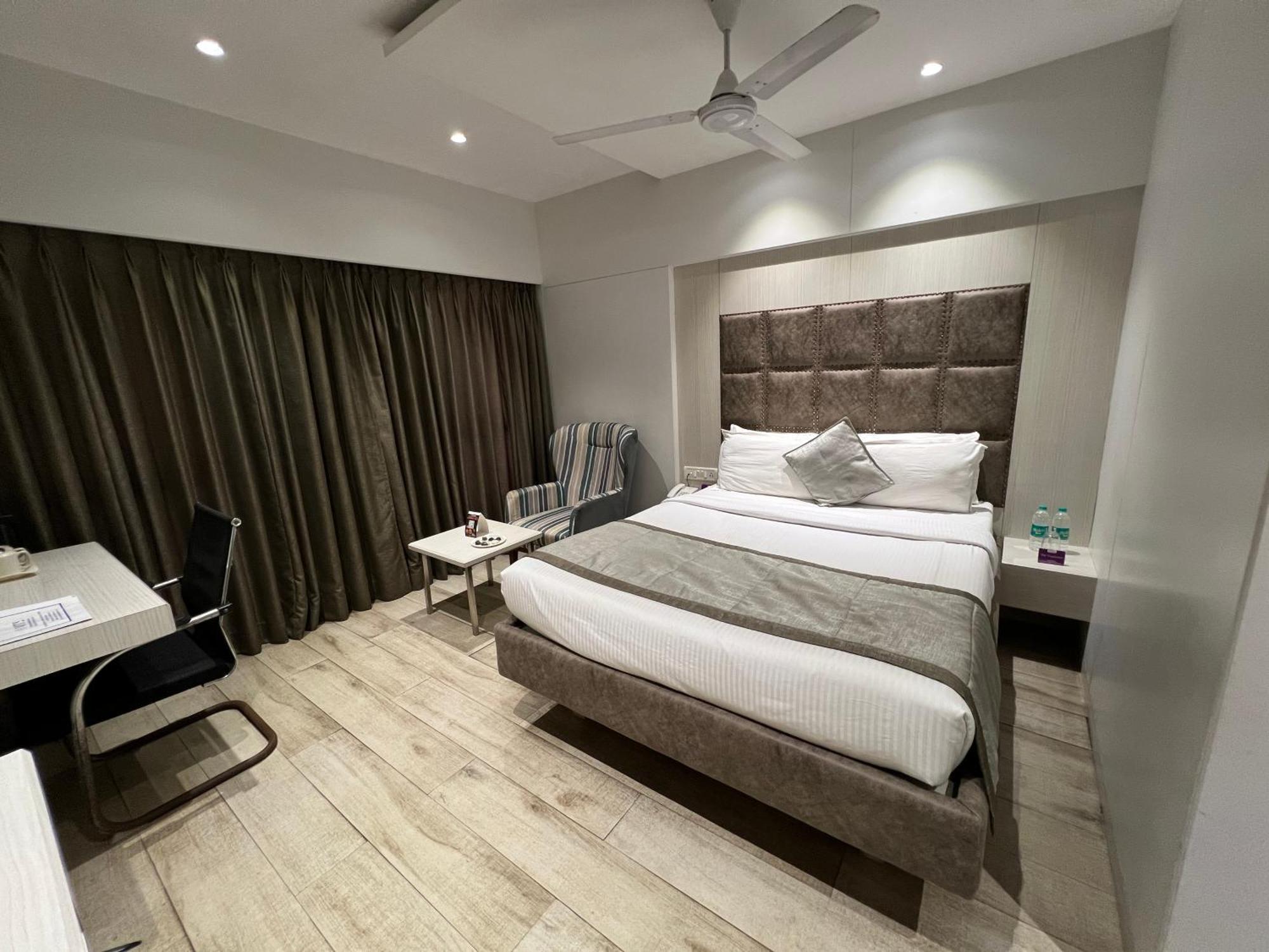 วิทส์ ชาลิมาร์ โฮเต็ล Hotel Ankleshwar ภายนอก รูปภาพ