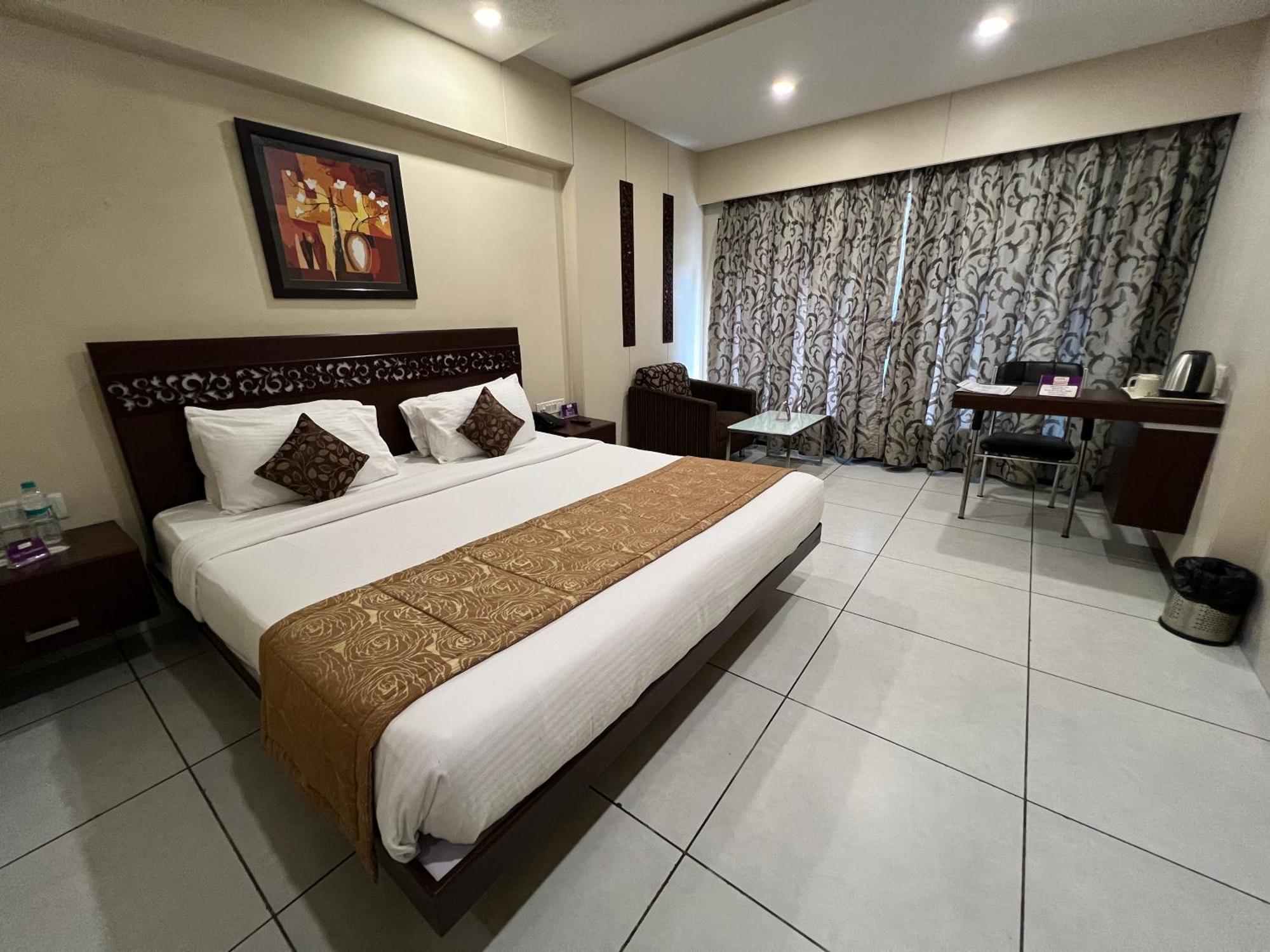 วิทส์ ชาลิมาร์ โฮเต็ล Hotel Ankleshwar ภายนอก รูปภาพ