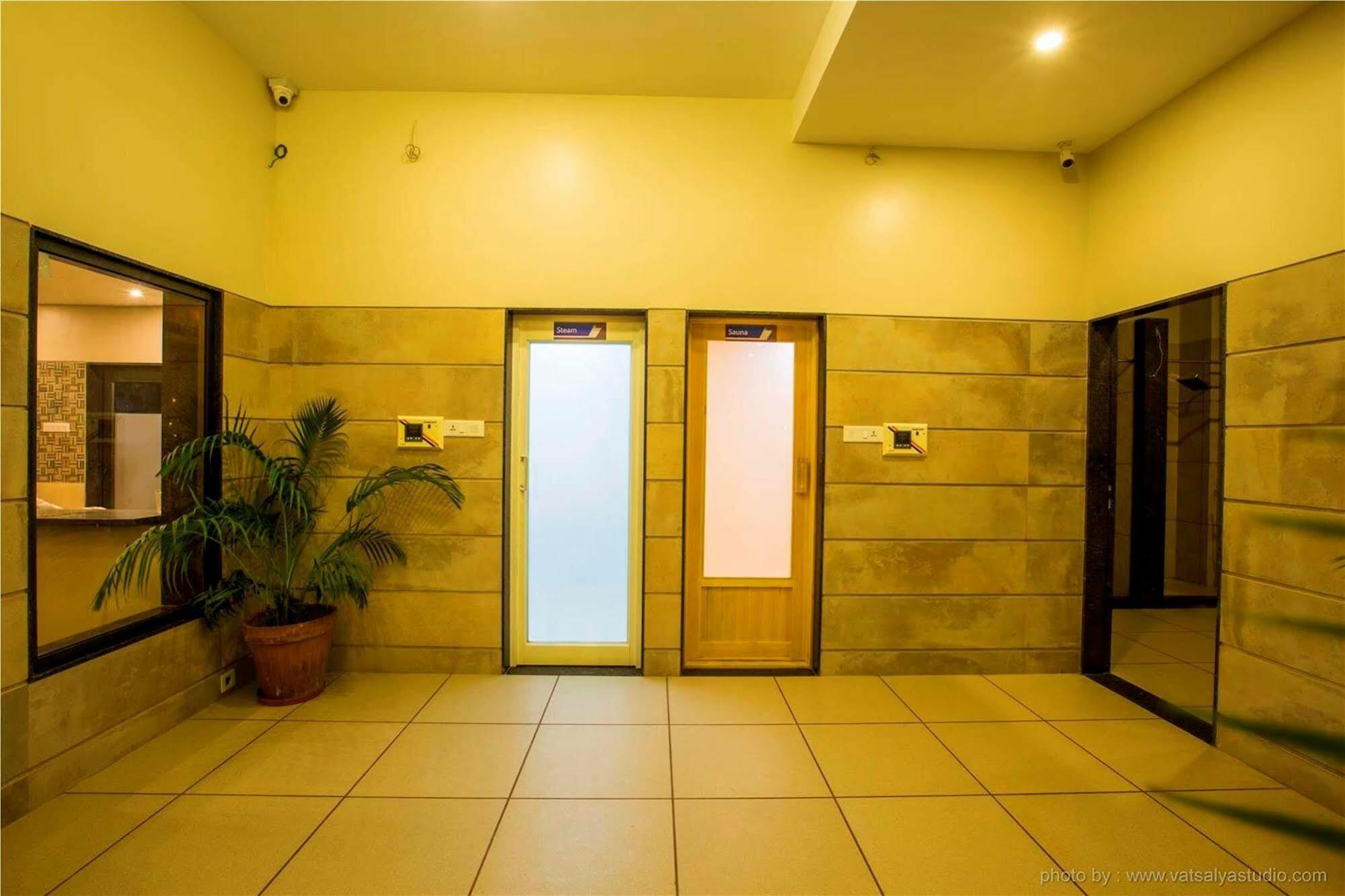 วิทส์ ชาลิมาร์ โฮเต็ล Hotel Ankleshwar ภายนอก รูปภาพ
