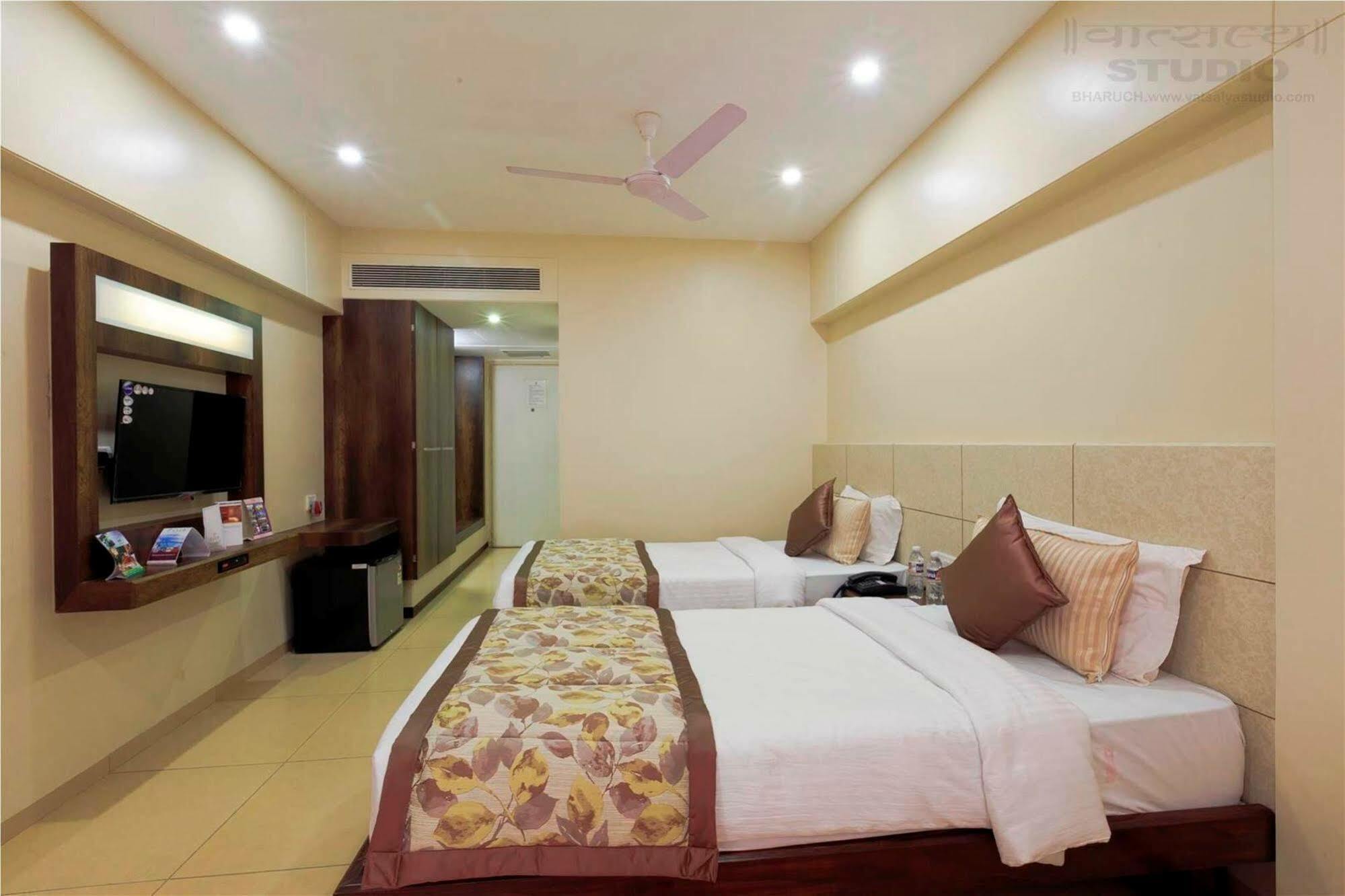 วิทส์ ชาลิมาร์ โฮเต็ล Hotel Ankleshwar ภายนอก รูปภาพ