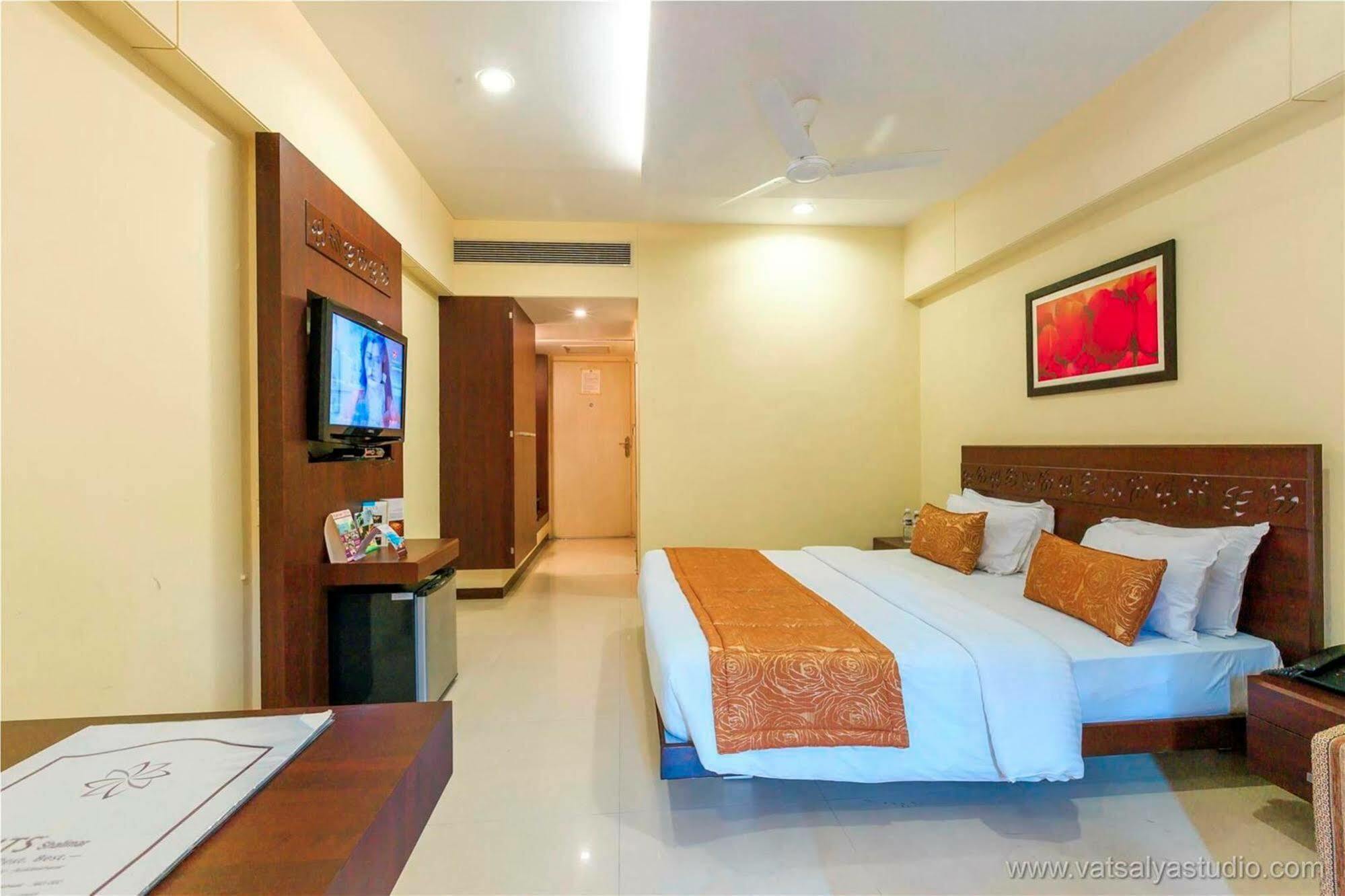 วิทส์ ชาลิมาร์ โฮเต็ล Hotel Ankleshwar ภายนอก รูปภาพ