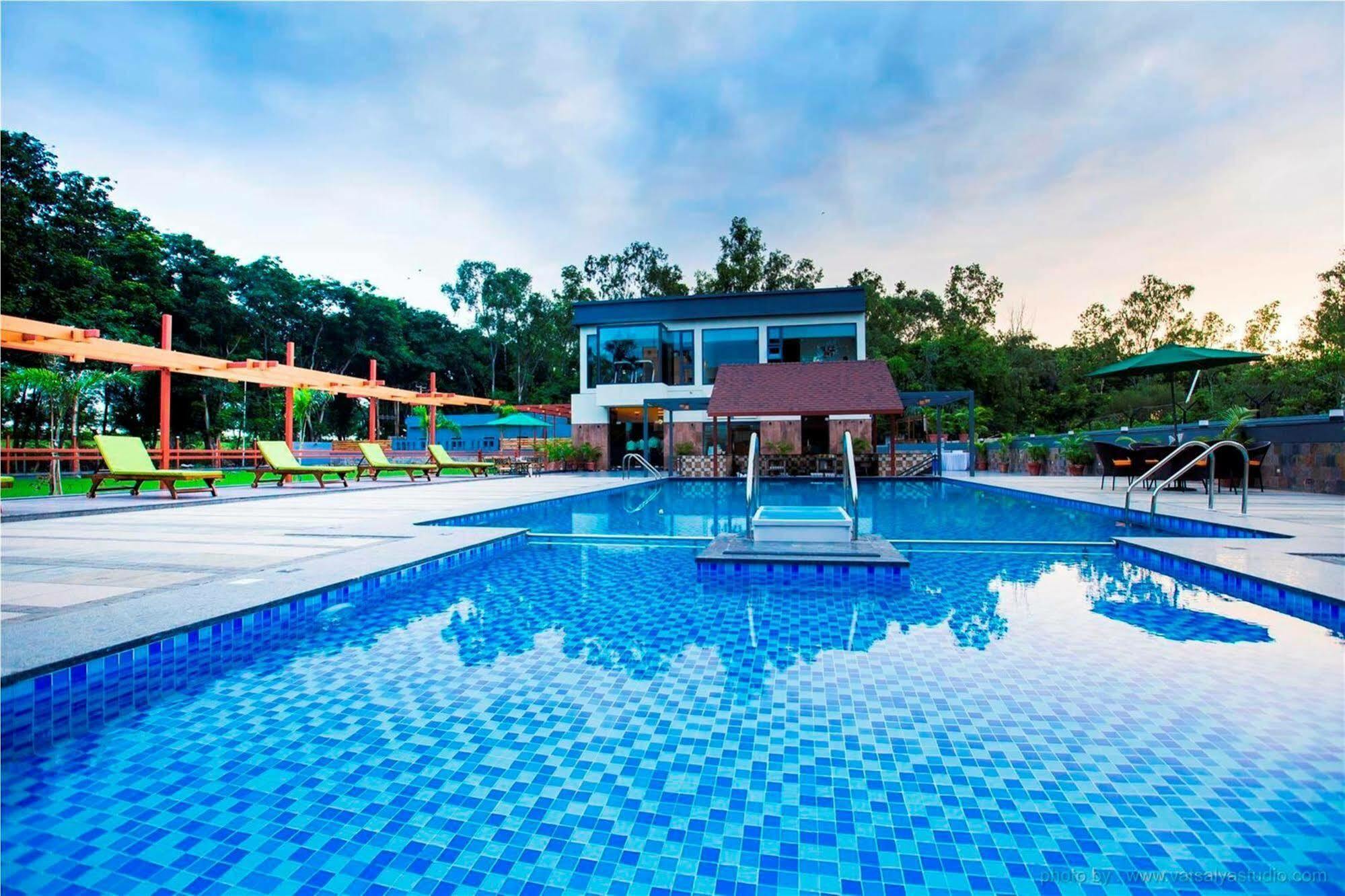 วิทส์ ชาลิมาร์ โฮเต็ล Hotel Ankleshwar ภายนอก รูปภาพ