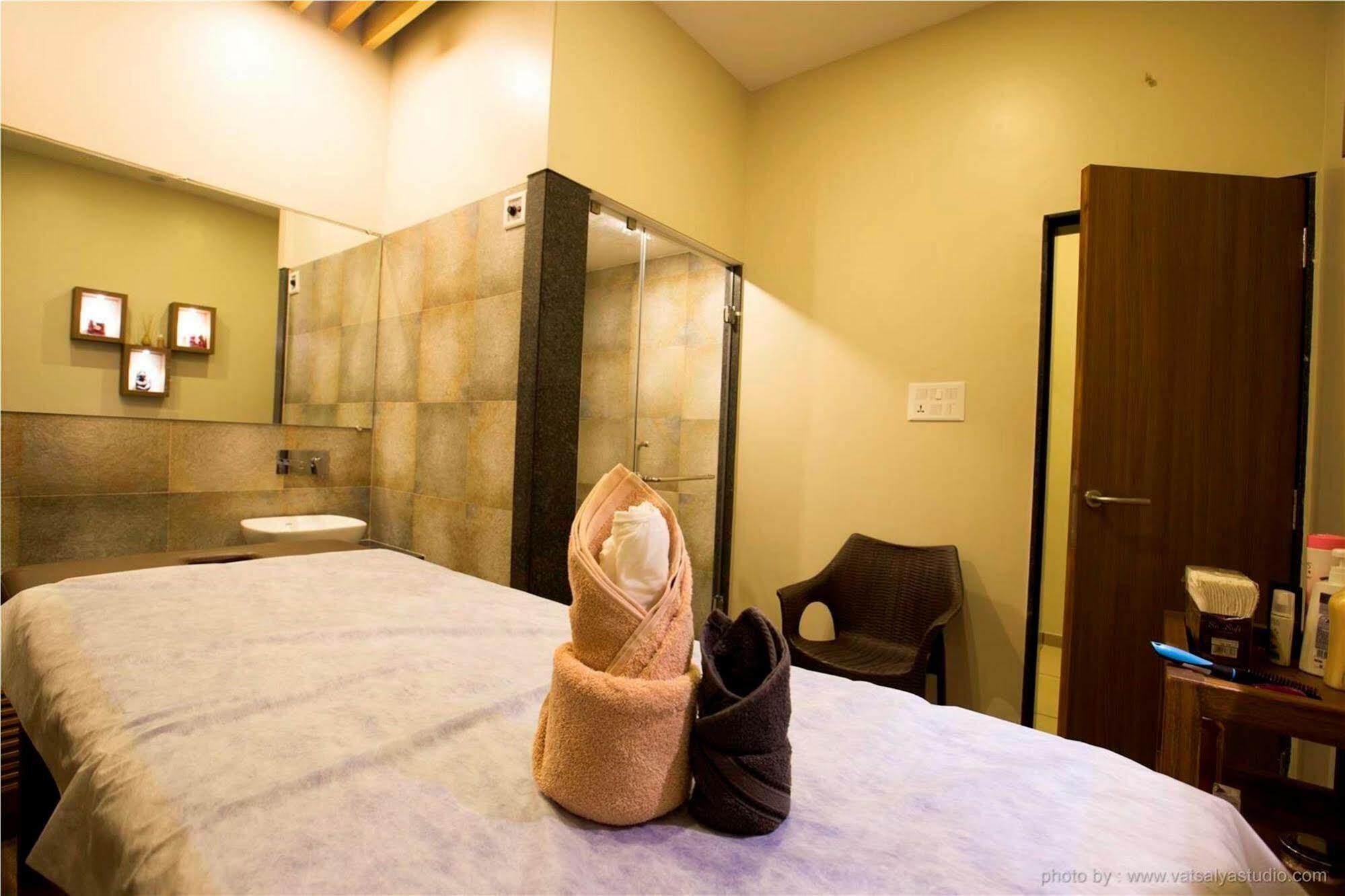 วิทส์ ชาลิมาร์ โฮเต็ล Hotel Ankleshwar ภายนอก รูปภาพ