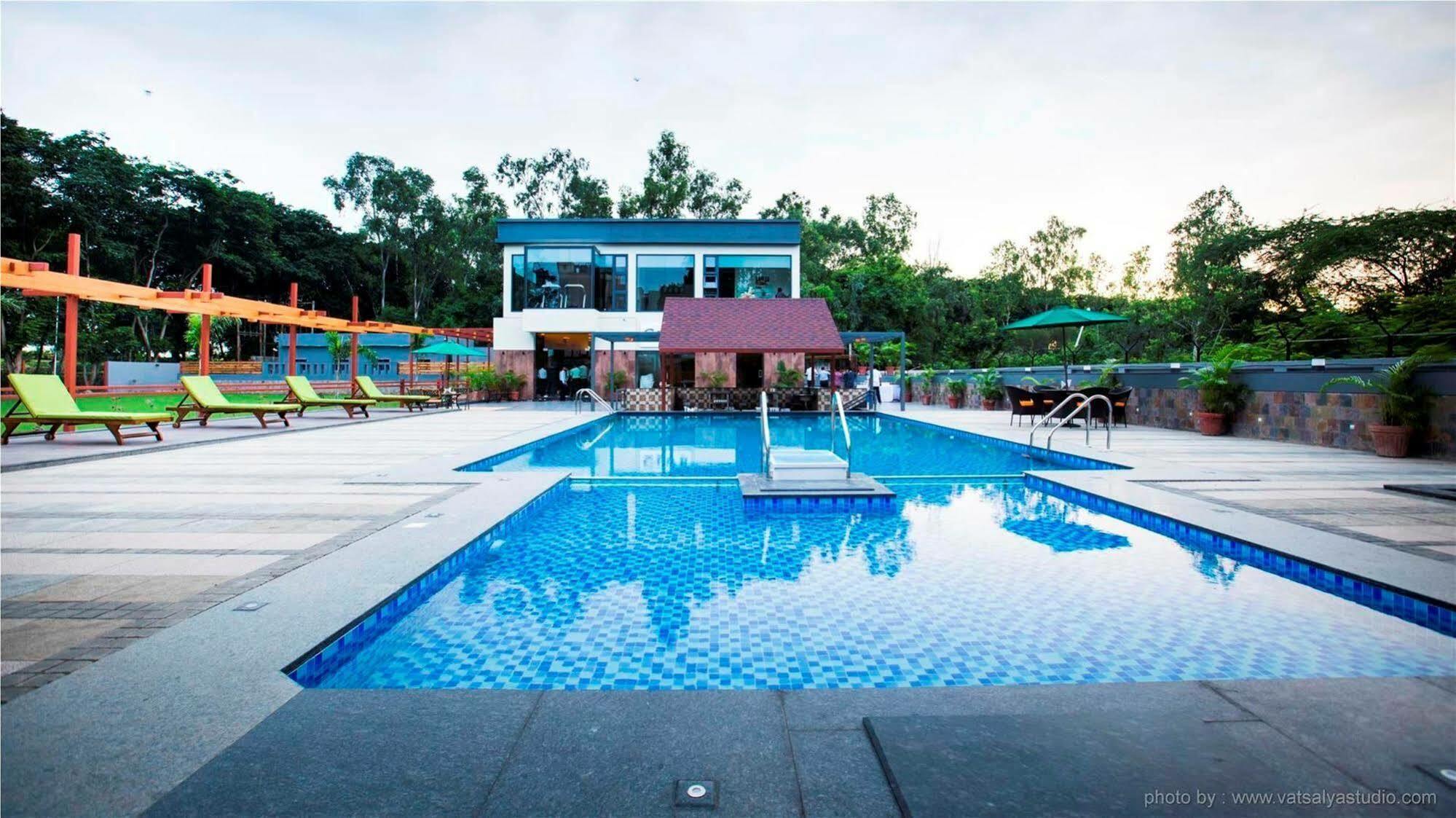 วิทส์ ชาลิมาร์ โฮเต็ล Hotel Ankleshwar ภายนอก รูปภาพ