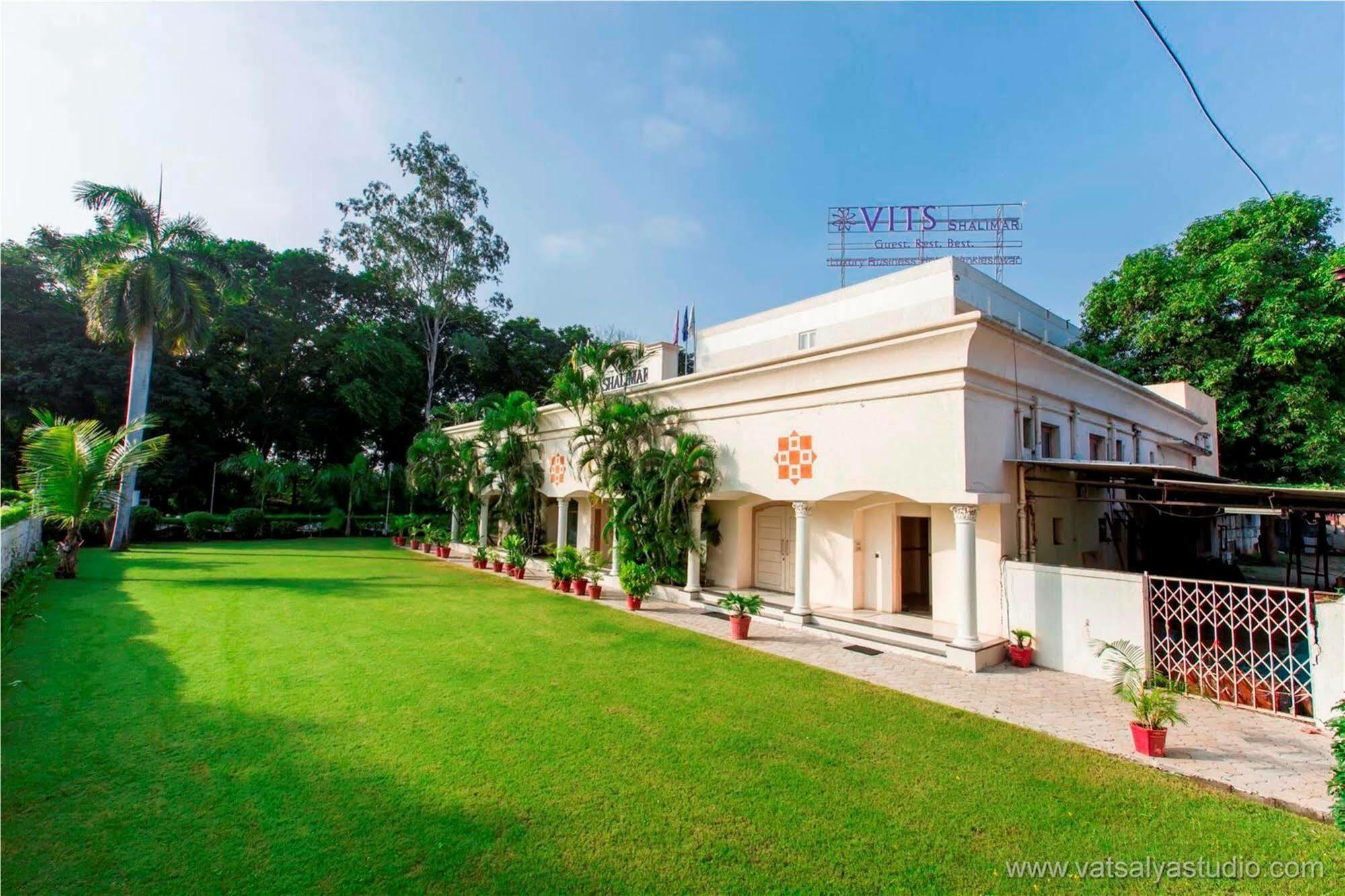 วิทส์ ชาลิมาร์ โฮเต็ล Hotel Ankleshwar ภายนอก รูปภาพ