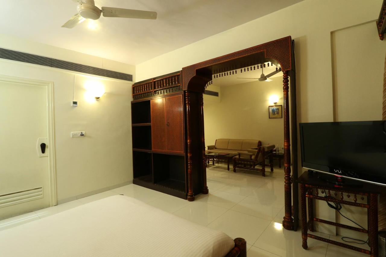 วิทส์ ชาลิมาร์ โฮเต็ล Hotel Ankleshwar ภายนอก รูปภาพ
